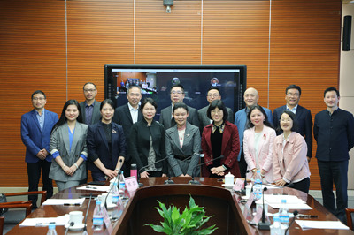 图4全体线下参会委员合影.JPG