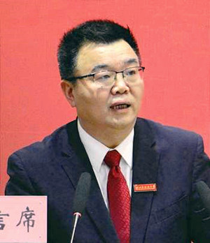 董洪川.jpg